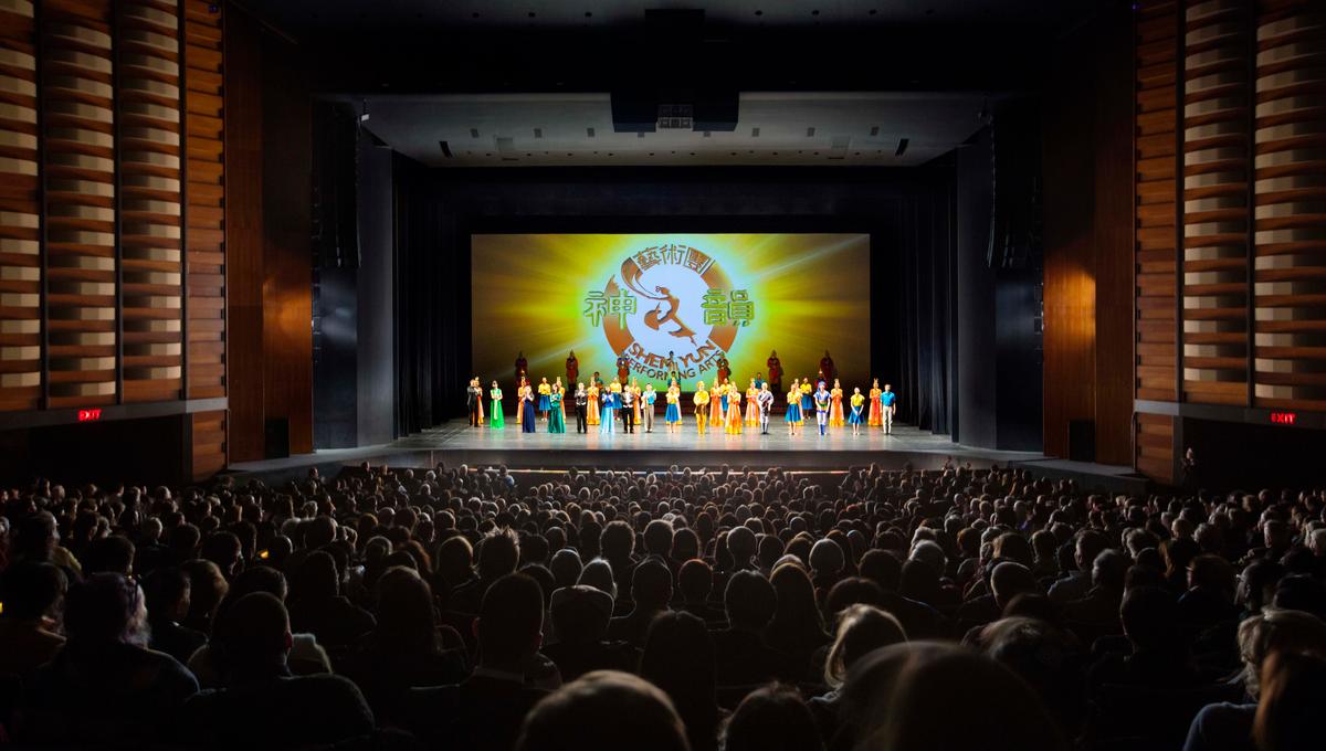 Director and Model Find Beauty in Shen Yun