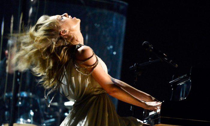 VIDEO: Taylor Swift Sings ‘All Too Well’ at the 2014 Grammy Awards (Watch Here)