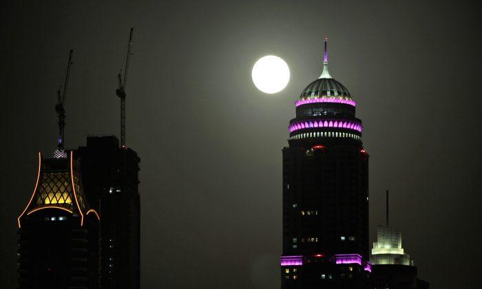 Supermoon 2014: Black Moon Could Appear Bigger in Sky, or Not
