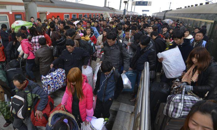 Tickets a Nightmare for Chinese Going Home for New Year