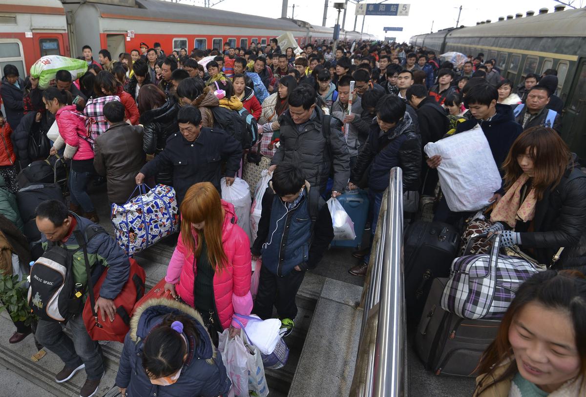 Tickets a Nightmare for Chinese Going Home for New Year