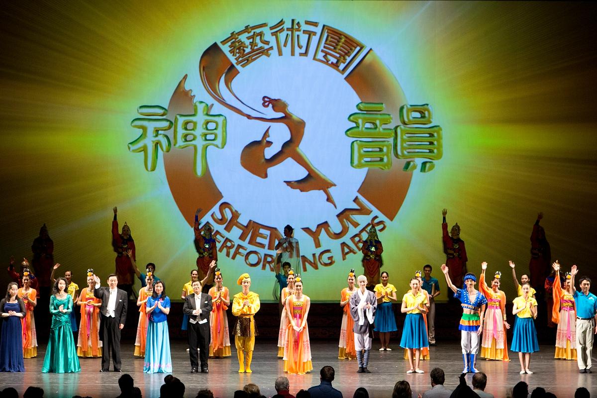 Renowned Biologist Impressed by Diversity in Shen Yun