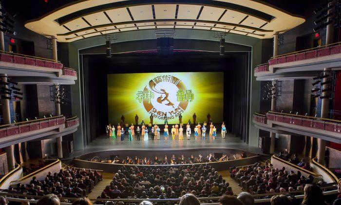 Transport Co. Founder Says Shen Yun Represents the Background of China