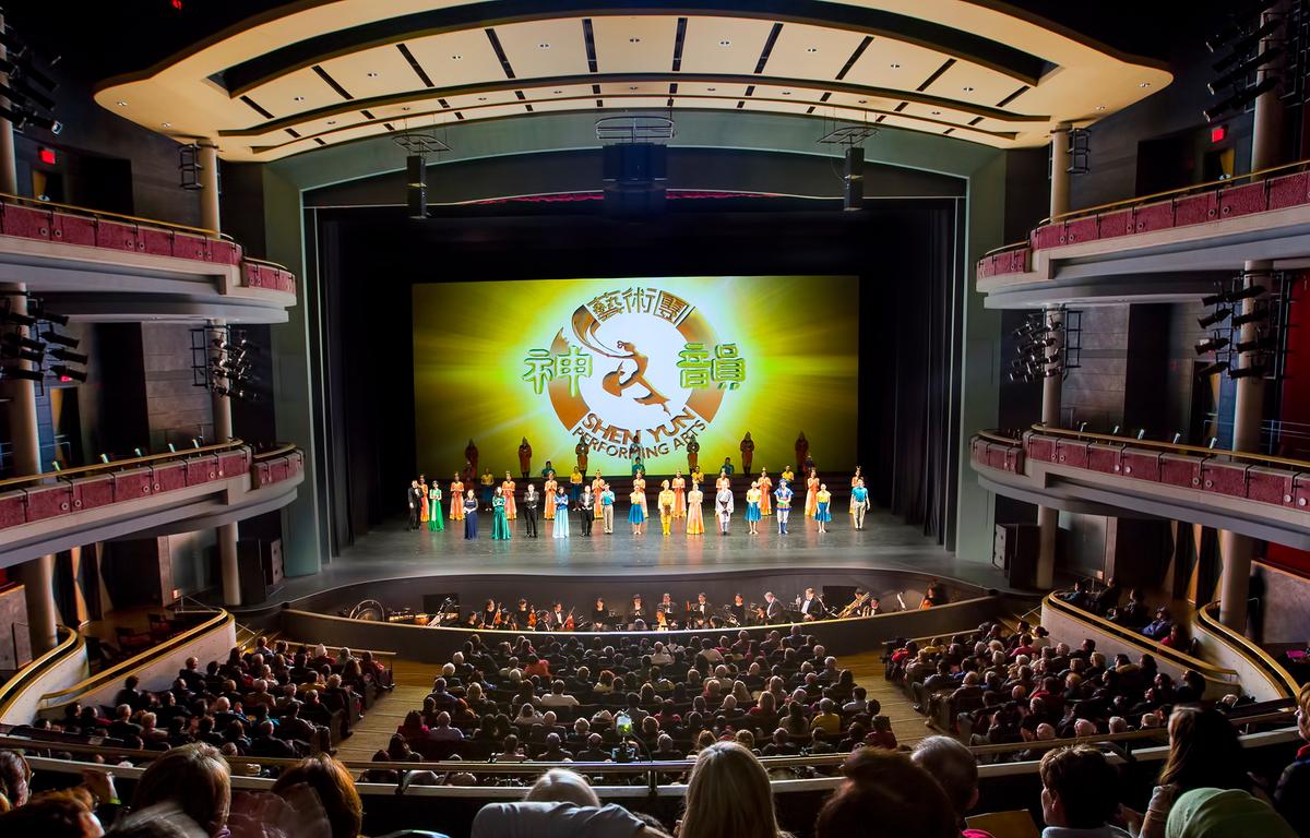 Transport Co. Founder Says Shen Yun Represents the Background of China