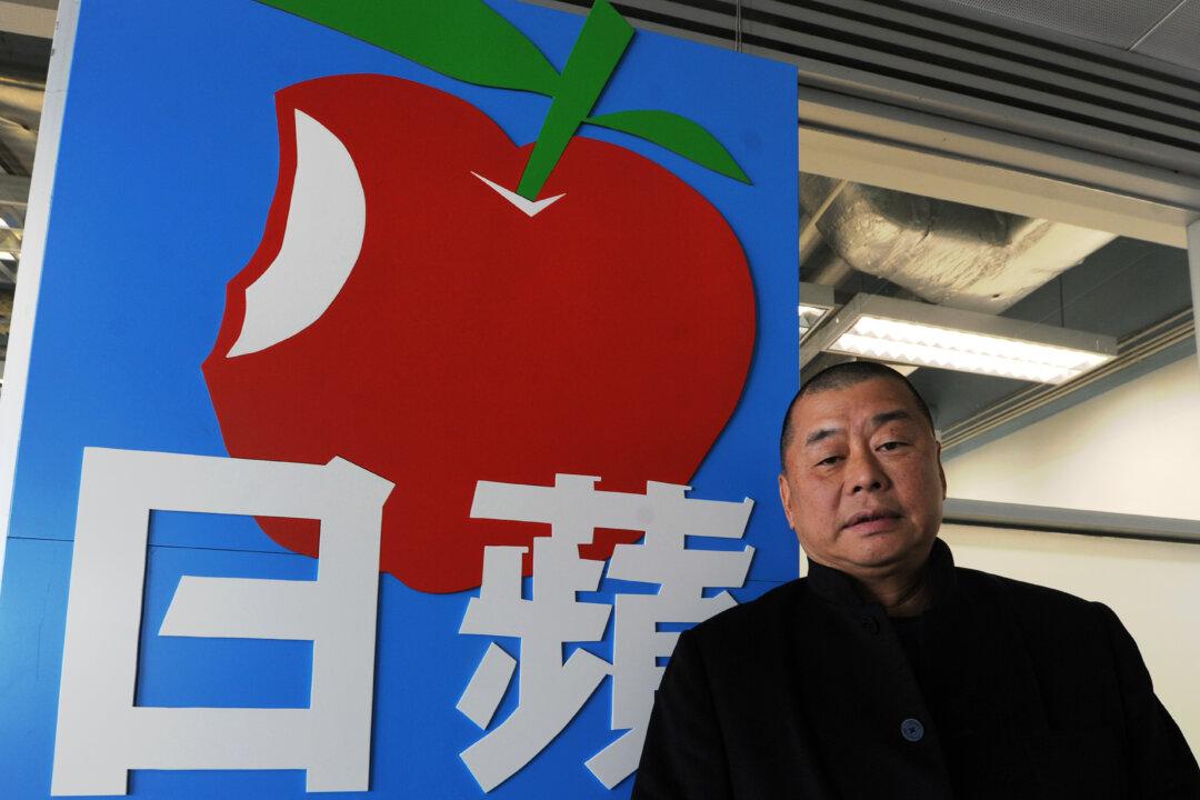 Heat Turned Up on Hong Kong’s Apple Daily, as Advertisers Withdraw