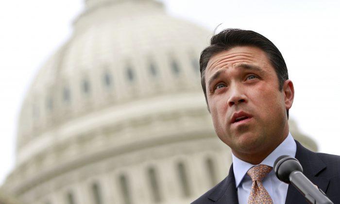 Rep. Grimm Apologizes After Threatening NY1 Reporter