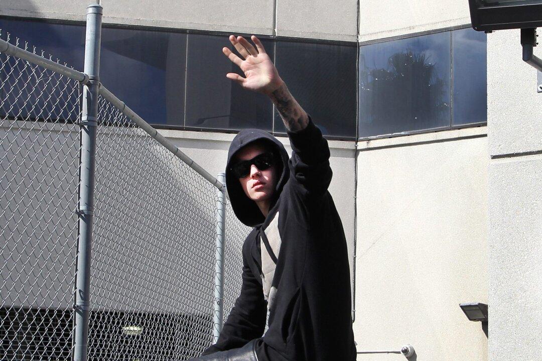 ‘Blake Griffin Smacks Justin Bieber At Hollywood Starbucks’ is Satire