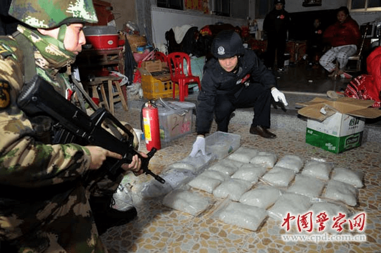 A screenshot from China Police Daily shows that armed police seize illegal drugs in Boshe village of Lufeng City in Guangdong Province on Dec. 29. (Screenshot/cpd.com.cn)
