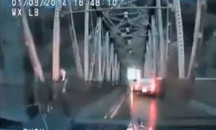 Woman Jumps From Bridge: Woman Survives Jump from Oregon Bridge (+Video)