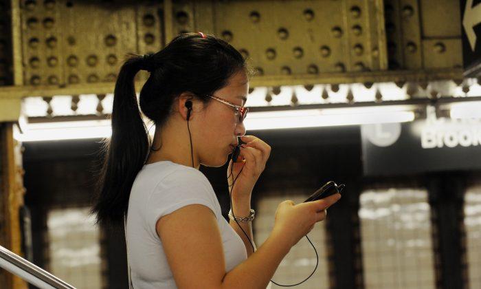 Wi-Fi Coming to Queens, Midtown Subway Stations