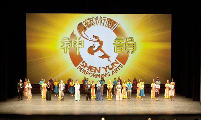 Professional Stage Designer: Shen Yun Is the Communication Bridge for Different Cultures