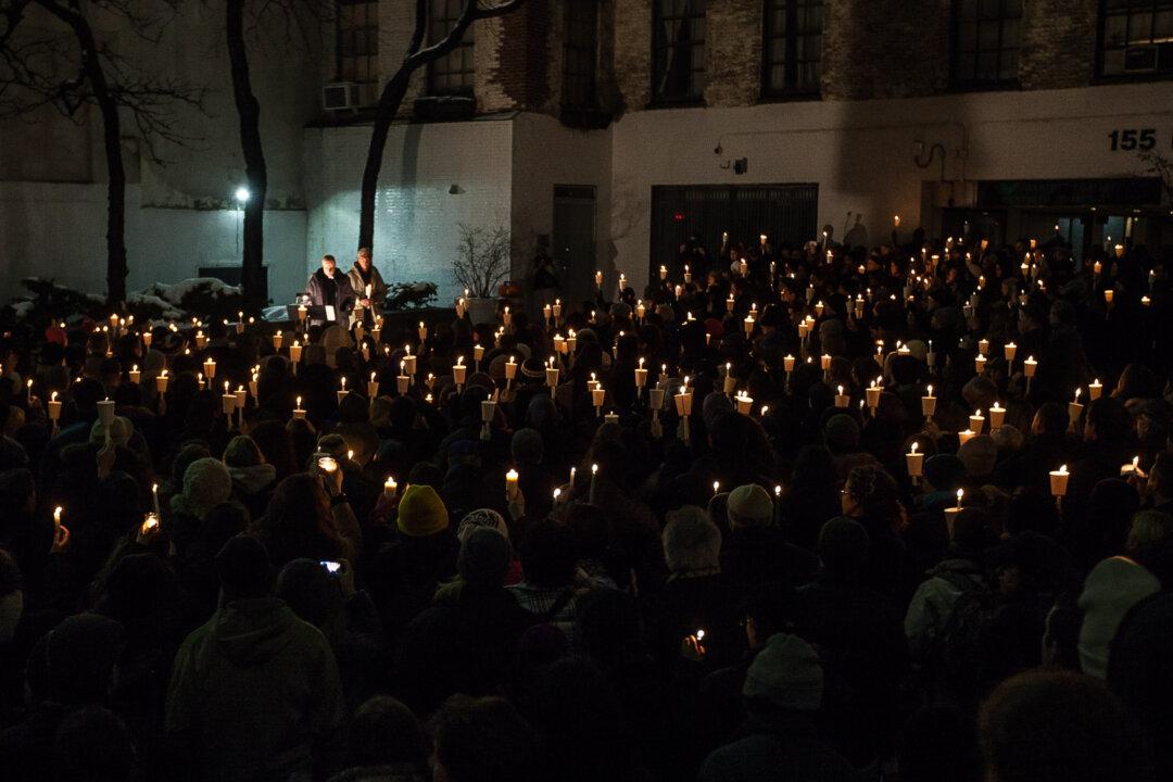 Candlelight Vigil Held in Honor of Philip Seymour Hoffman (Photos)