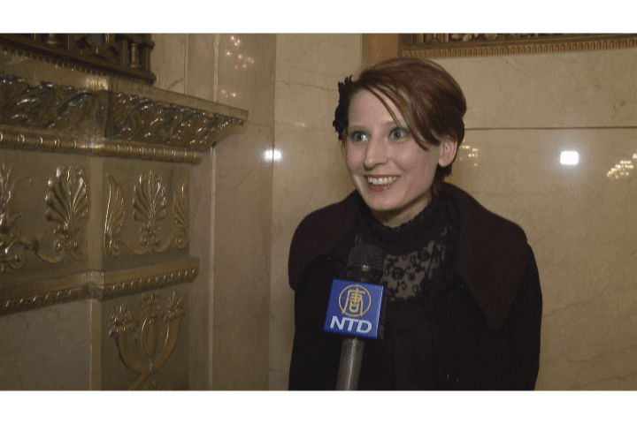 Art Teacher: Shen Yun Is So Picturesque, Beautiful