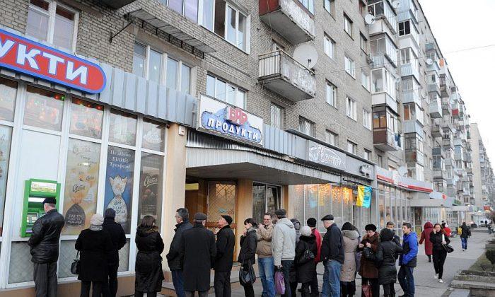 Ukrainian Currency Crashes as Depositors Stage Bank Run