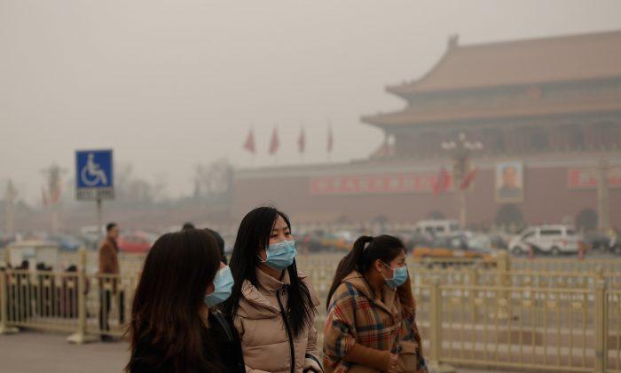 Severe Smog Covers Large Areas of China, Emergency Rooms Full