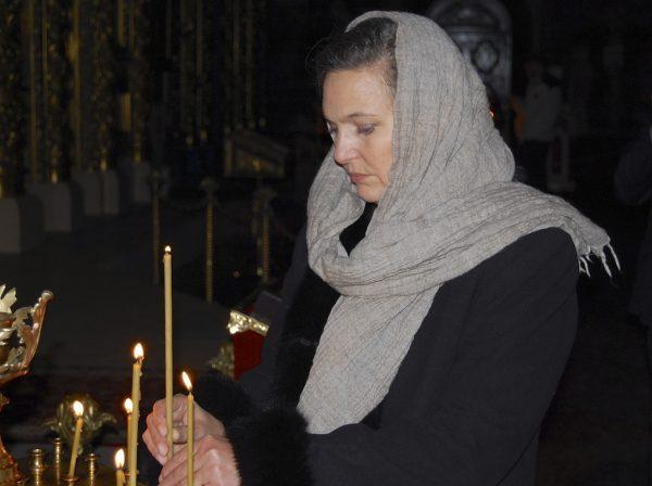 U.S. Assistant Secretary of State Victoria Nuland doesn't believe the war in Ukraine will be solved in the short term. Nuland is pictured lighting a candle in St. Michael Cathedral in Kyiv in 2014.  (AP Photo/ Pool)