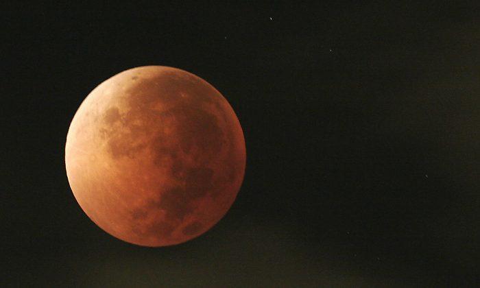 Blood Moon: Meaning and Role in Prophecy (+2014, 2015 Lunar Eclipses)