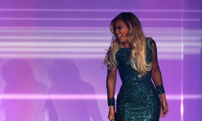 WATCH: Beyonce Performs ‘XO’ at 2014 BRIT Awards [Video, Photos]