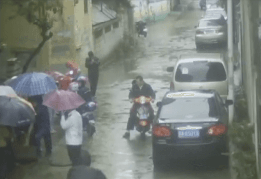 Video: Chinese Man Pushes Girlfriend Down Manhole