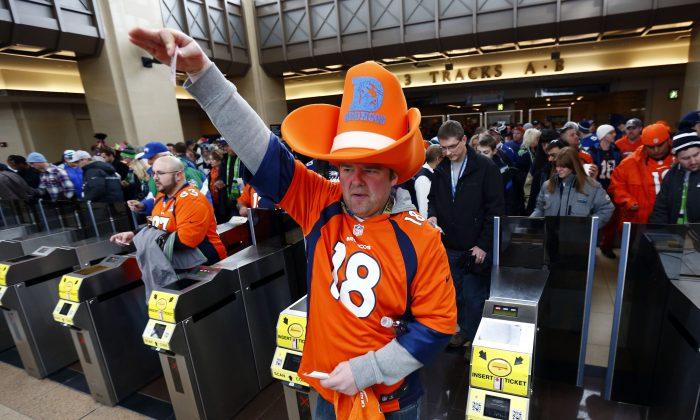 Fans Raucus and Joyful on the Way to Super Bowl