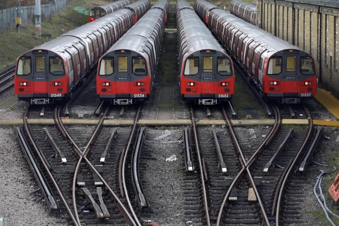 London Tube Terror Attack Threat? All Police Officers Called Into Met? Police Slam London Underground ‘Terrorist’ Rumors
