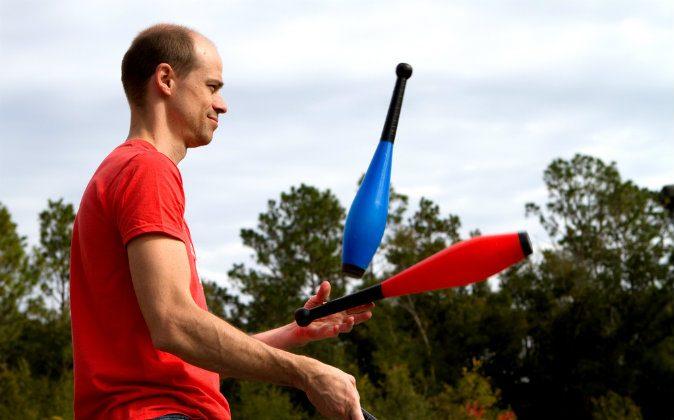 What Juggling Tells Us About How Humans Run