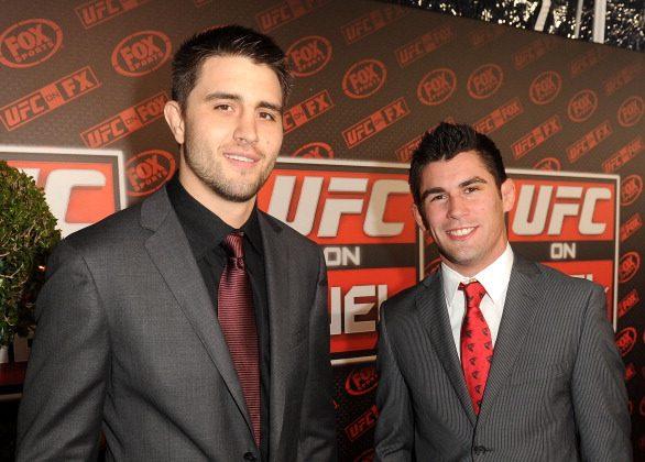 Carlos Condit Injured: UFC Fighter Appears to Hurt Knee, Leg Against Tyron Woodley in UFC 171