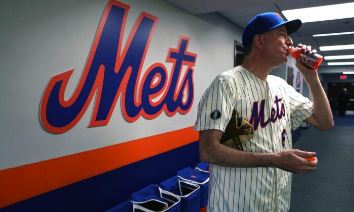 De Blasio Booed After Ceremonial Pitch for the Mets