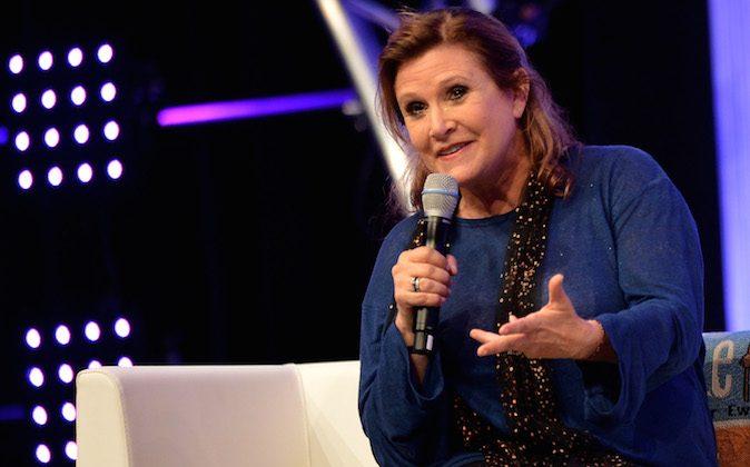 Report: Carrie Fisher Suffers Heart Attack on a Flight