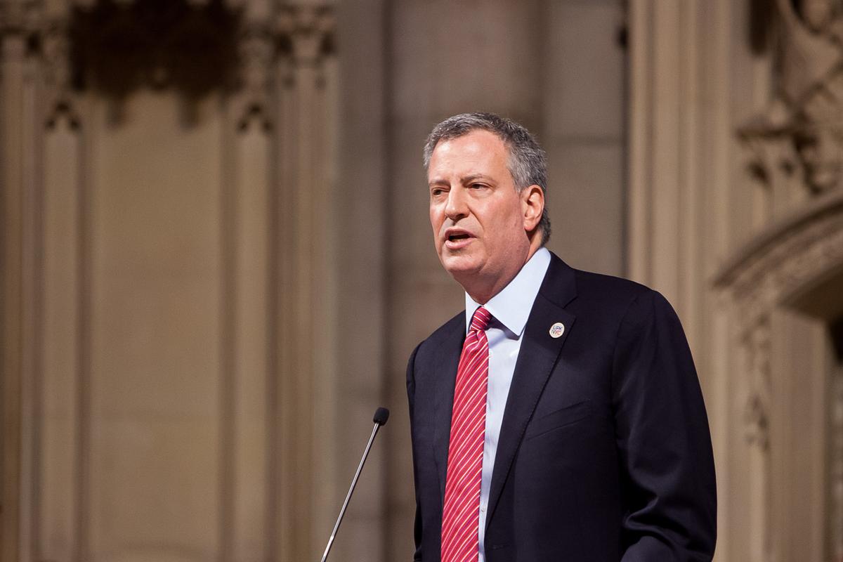 De Blasio Offers Olive Branch to Charter Schools, Keeps Policies
