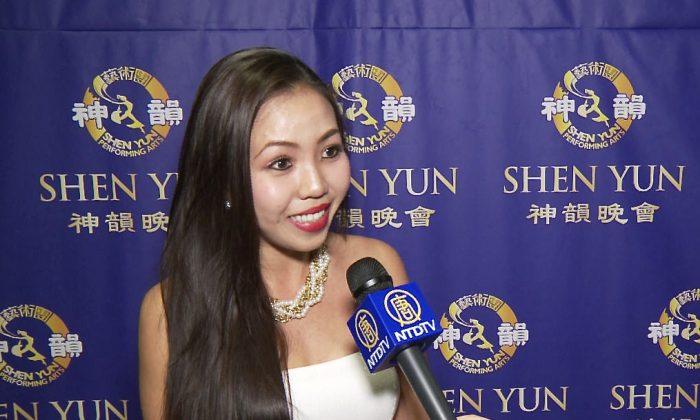 Fashion Designer Loves Shen Yun’s Colors and Costumes