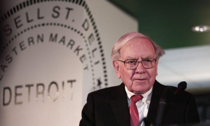 Warren Buffett Defends Kraft, Says Wells Fargo Made ‘Big Mistakes’