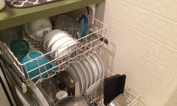 The Best All-Natural Dishwasher Detergent Recipe