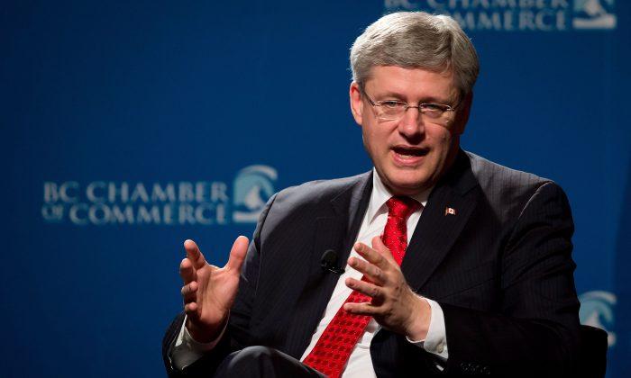 Harper Starts Sales Pitch in BC After Signing Trade Deal in Korea 