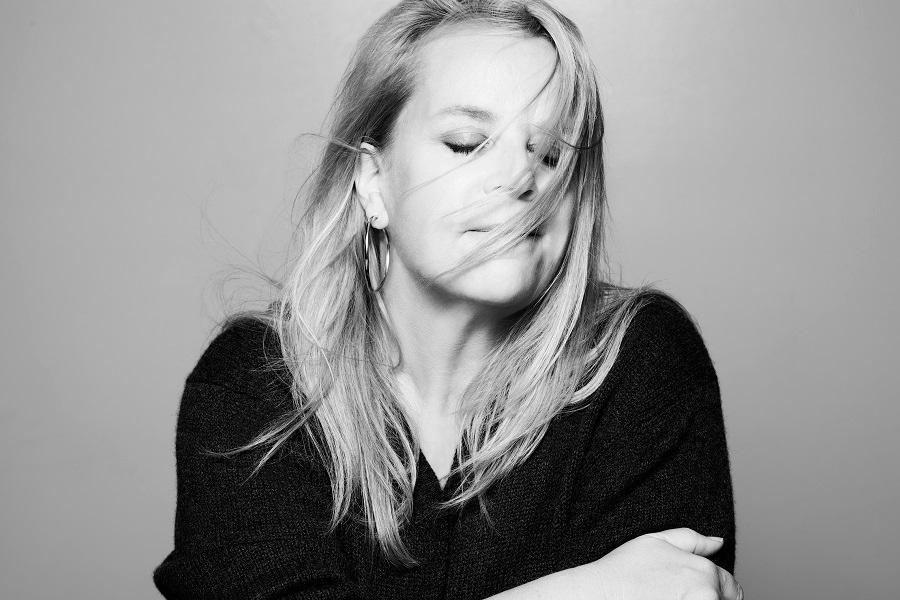 Mary Chapin Carpenter Sings with the Philharmonic