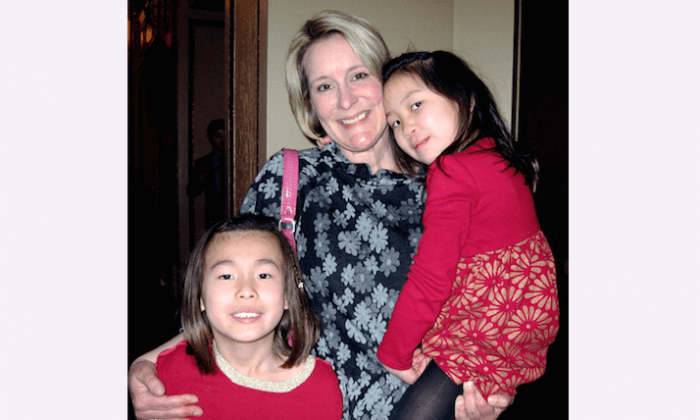 Omaha Ladies Enjoy Culture Through Shen Yun