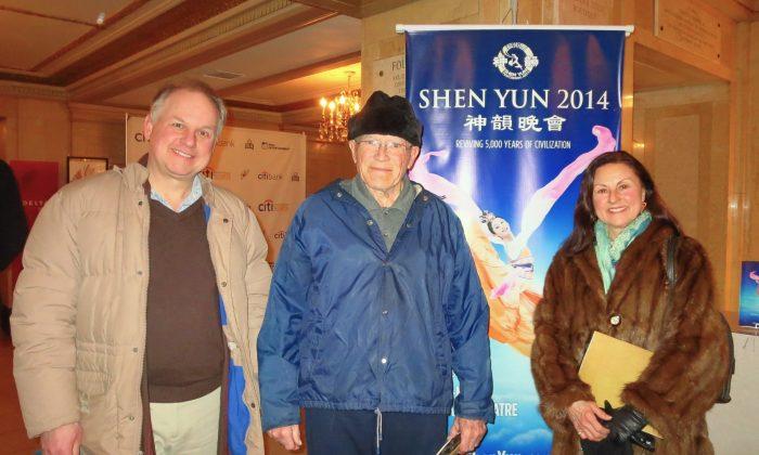 Orchestra Conductor Praises Unique East-West Blend in Shen Yun Music