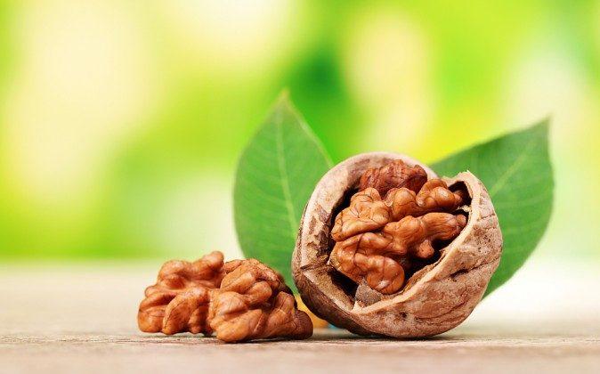 Munch on Walnuts for Healthy Arteries (Video)