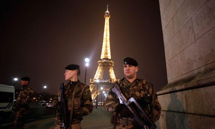 Police at Pullman Hotel, Eiffel Tower Area Evacuated Day After Paris Terror Attacks: Reports