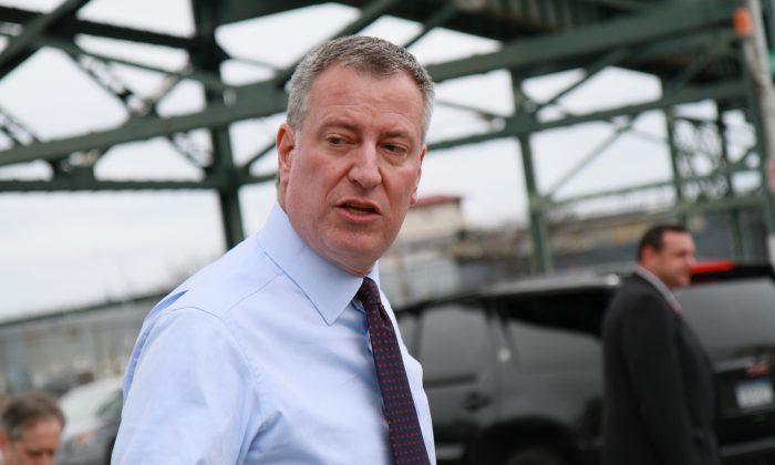 De Blasio Promises Support for NYPD Officer Detained in India
