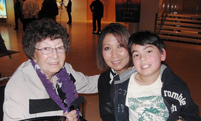 Three Generations in Madison Enjoy the Beauty of Shen Yun