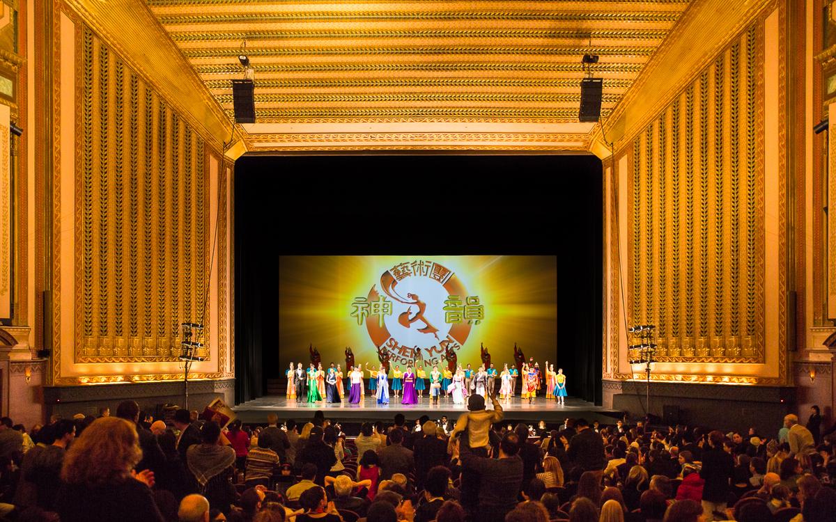 CFO of Chicago Public Schools Finds Shen Yun Educational and Entertaining