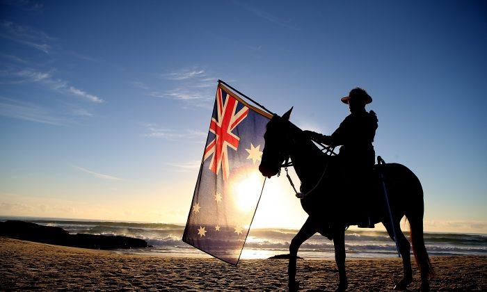 Thousands of Australians Celebrate Veterans Anzac Day with Dawn Services, While Remembering Ukraine