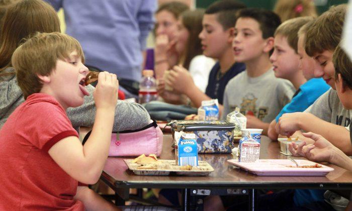 NYC Council Pushes Free School Lunch, De Blasio Hesitates
