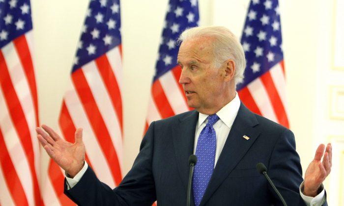 Biden Makes Specific Aid Offers to Ukraine (Video)