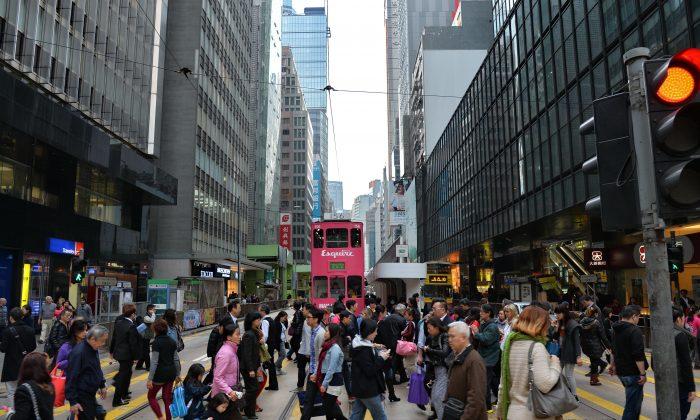 Hong Kong’s Economy Grows at Snail’s Pace Since 1997