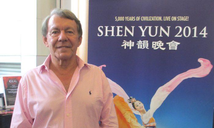 Jet Flight Simulator Owner Transported to Another World by Shen Yun