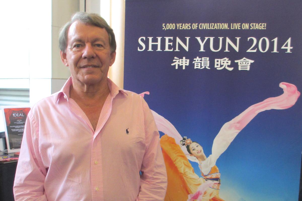 Jet Flight Simulator Owner Transported to Another World by Shen Yun