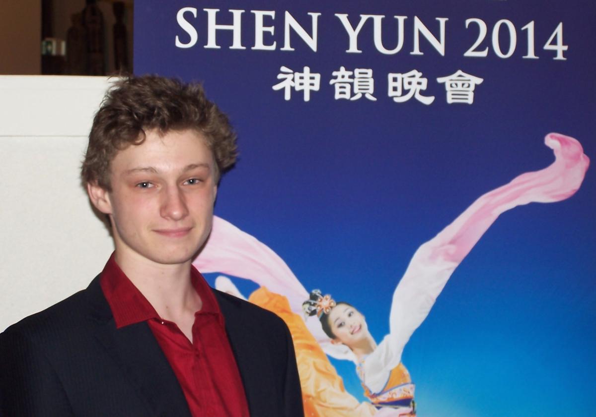 Sons of International Singer Captivated by Shen Yun