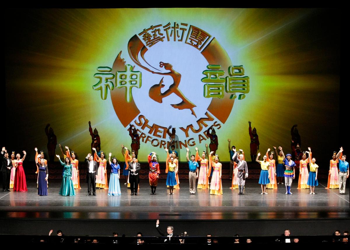 Shen Yun Costumes ‘Refined Like Chinese Culture’: Prominent Fashion Designer